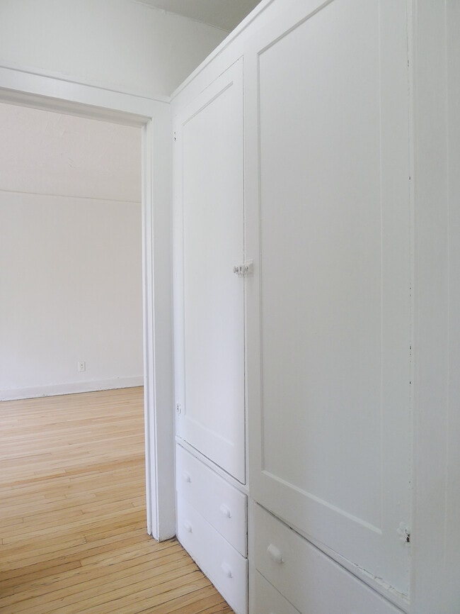 Building Photo - 1780 Van Dyke St