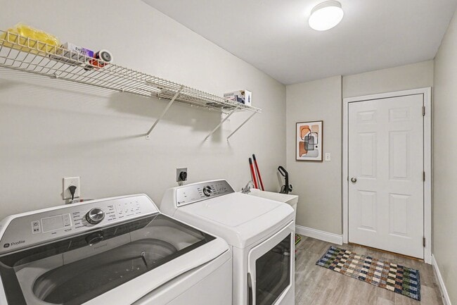 Building Photo - 2580 Hingham Ln