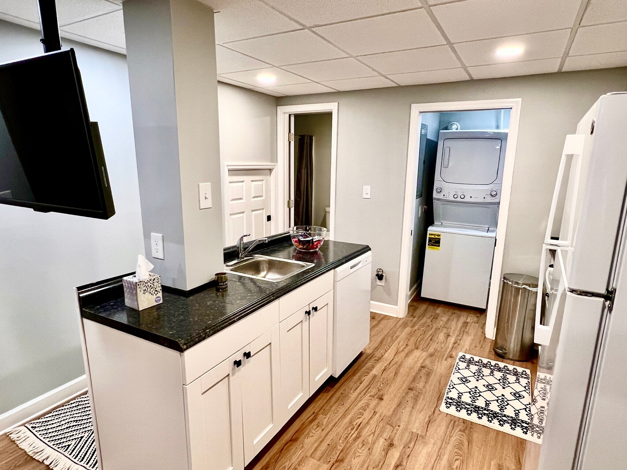 Lower Level Kitchen - 4531 Embry Rd