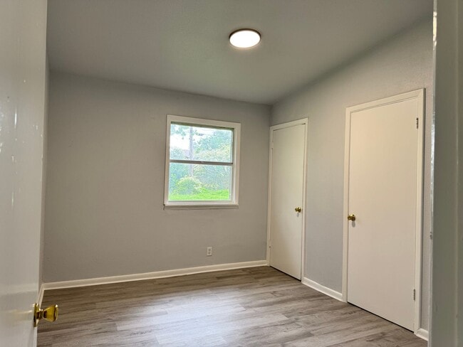 Building Photo - Spacious Open 3 Bedroom Home