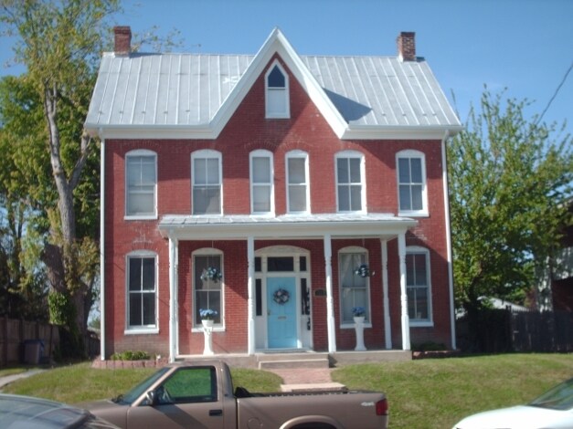 Primary Photo - 115 E 7th St