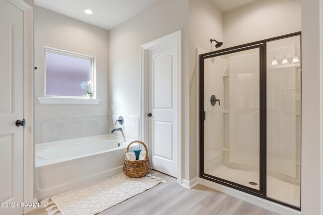 Building Photo - 124 Lightbourne Dr