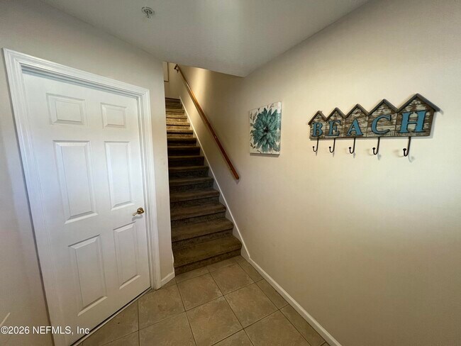 Building Photo - 1018 1st St S