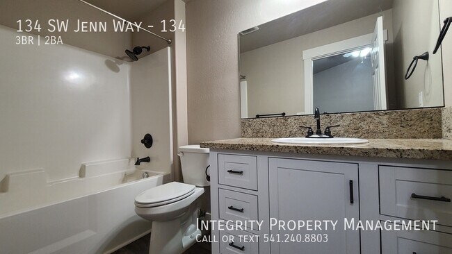 Building Photo - 134 SW Jenn Way