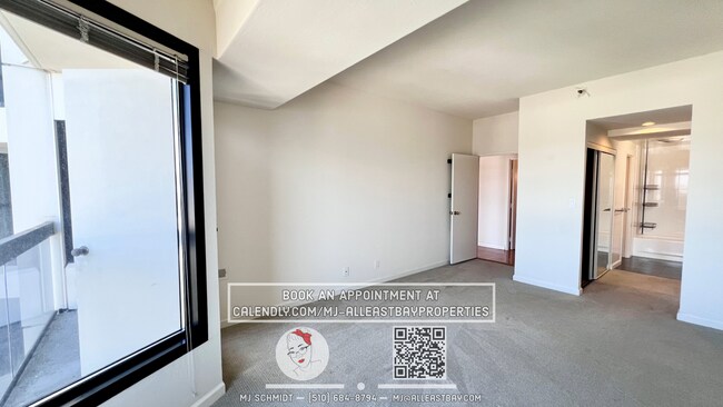Building Photo - Contemporary condo on the 10th floor inclu...
