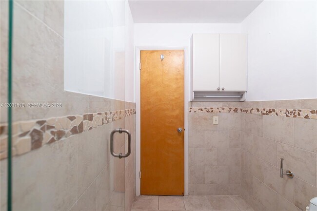 Building Photo - 10017 W Okeechobee Rd