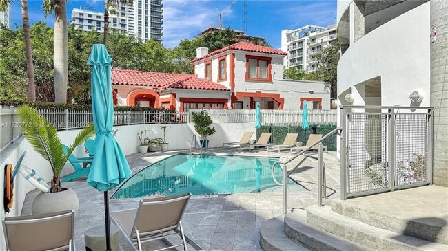 Building Photo - 455 NE 25th St