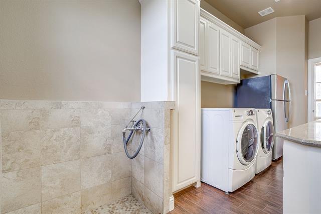 Building Photo - 1600 Oak Ridge Estates