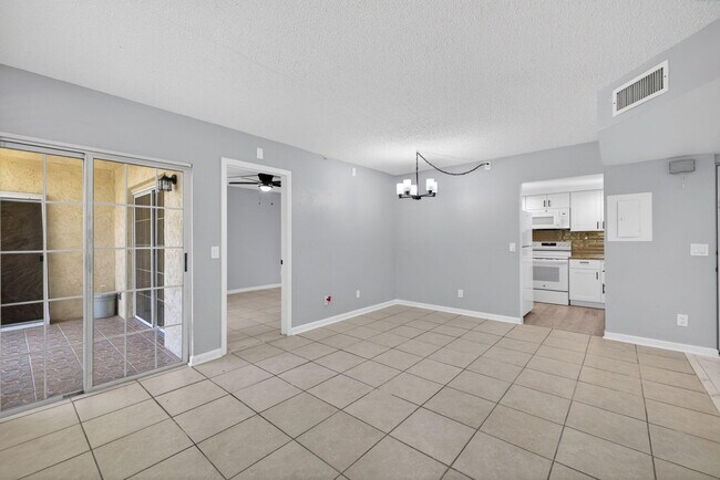 Building Photo - 1650 SE Green Acres Cir