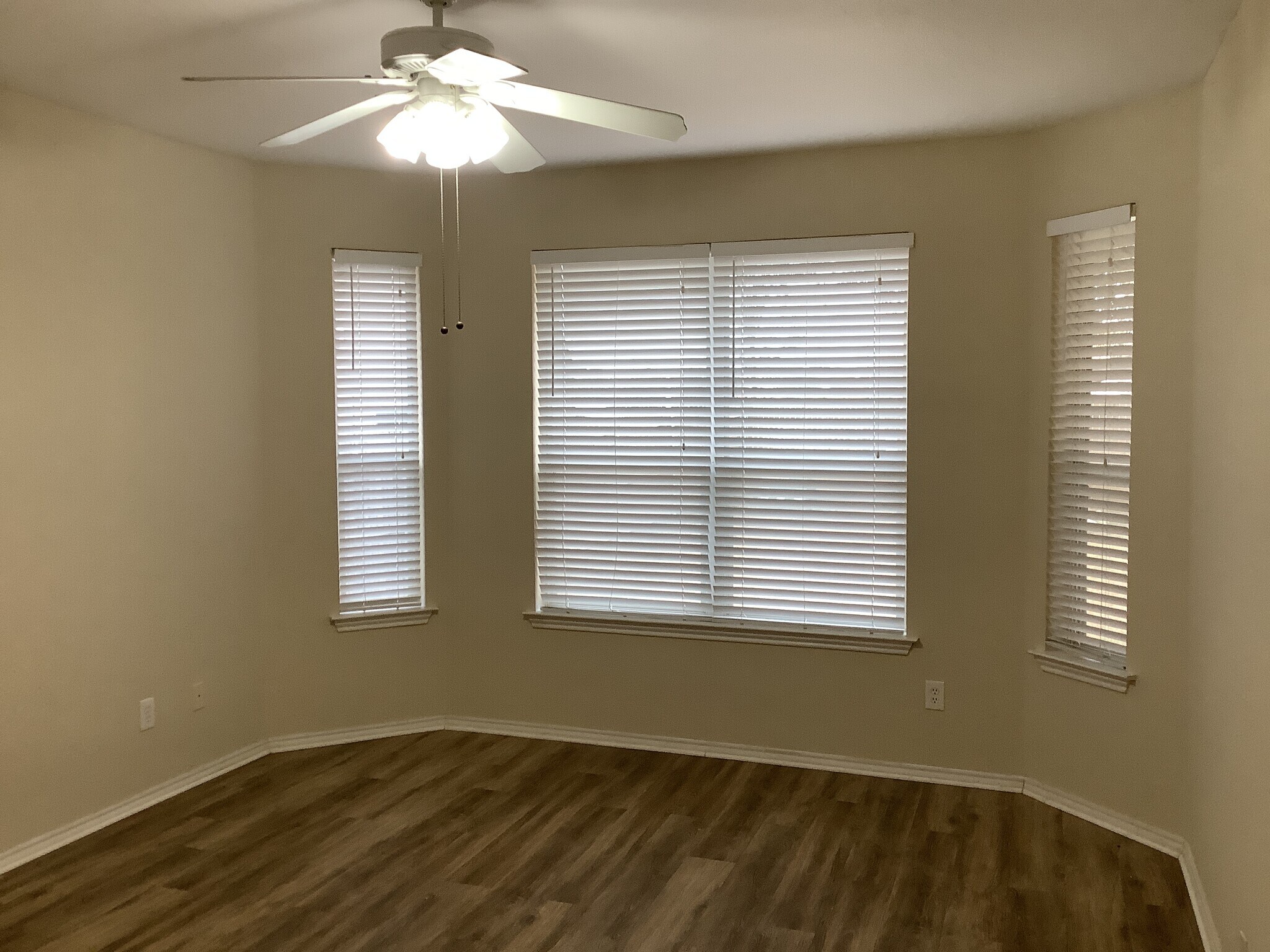 Building Photo - 1511 Cheyenne Trl