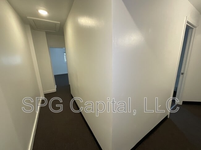 Building Photo - 152 Lincoln St