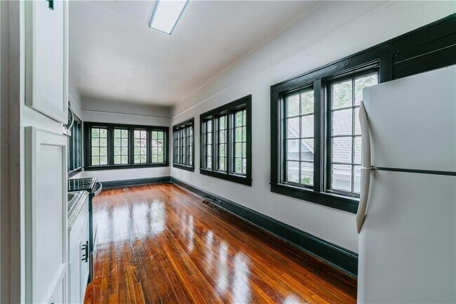 Building Photo - 207 Michigan Ave