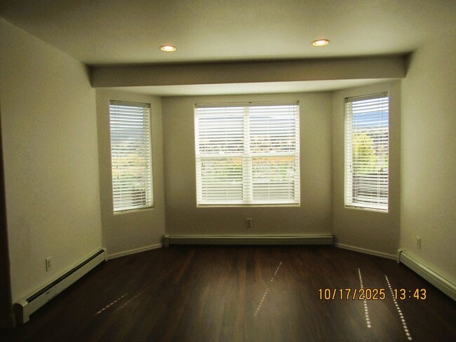 Building Photo - PRICE REDUCED! Charming Home!