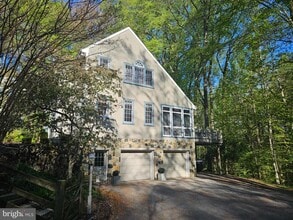 Building Photo - 14 Barberry Ln