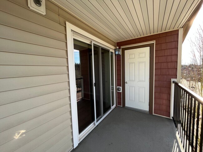 Building Photo - Top Floor 2 Bed 2 Bath Condo Hillsboro/Bea...