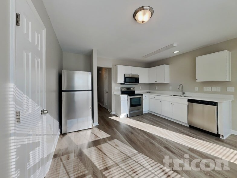 Building Photo - 3615 Cyrus St