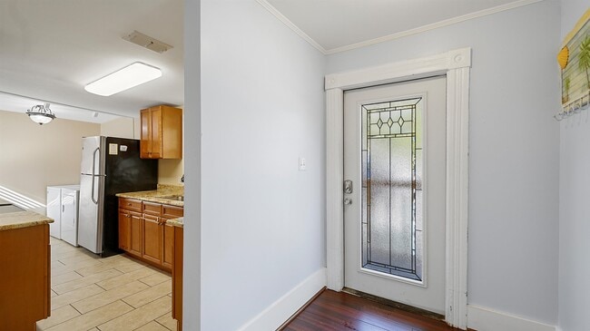 Building Photo - 14 Sanchez Ave