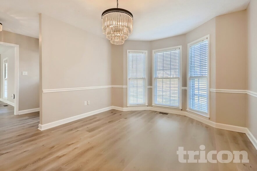 Building Photo - 530 N Oakland Cir