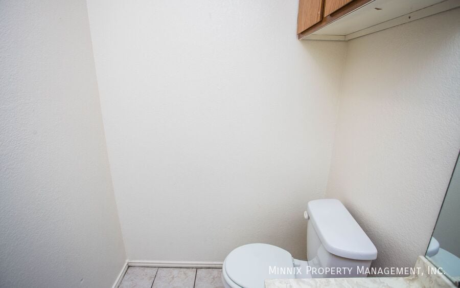 Building Photo - 8208 Vernon Ave