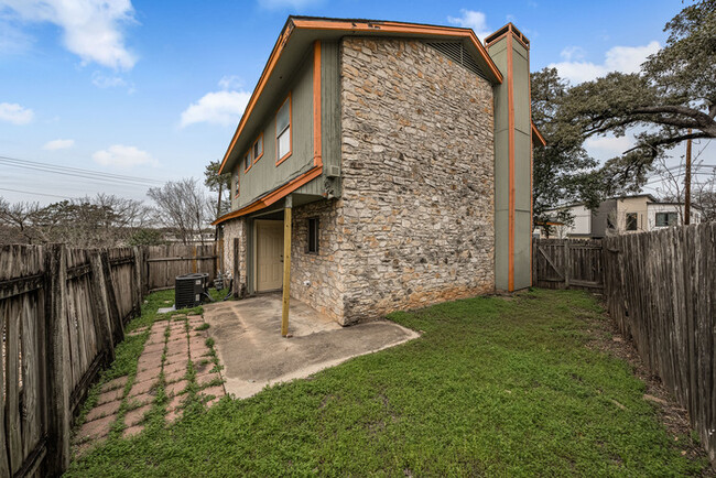 Building Photo - 1601 Taylor Gaines St