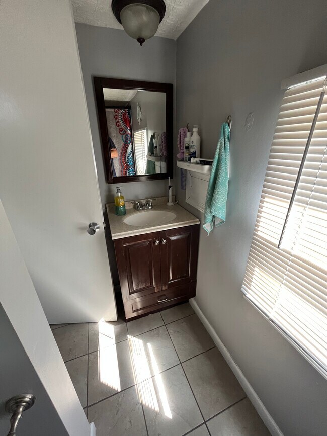 2nd Floor Bathroom - 615 Parkside Drive