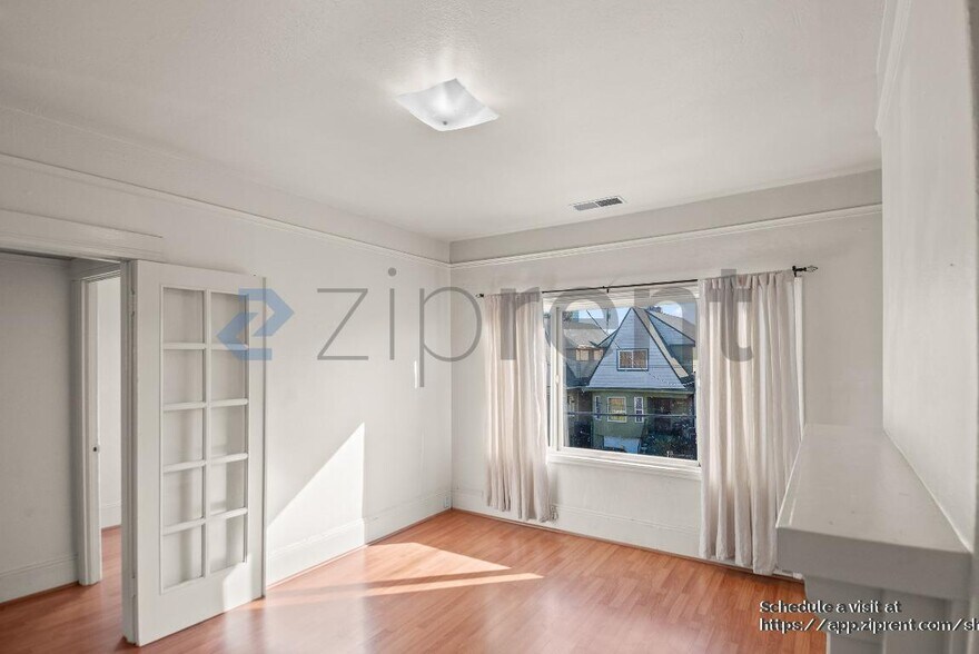 Building Photo - 848 Mead Ave