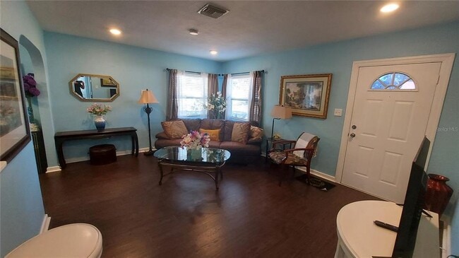 Building Photo - 110 N Crest Ave