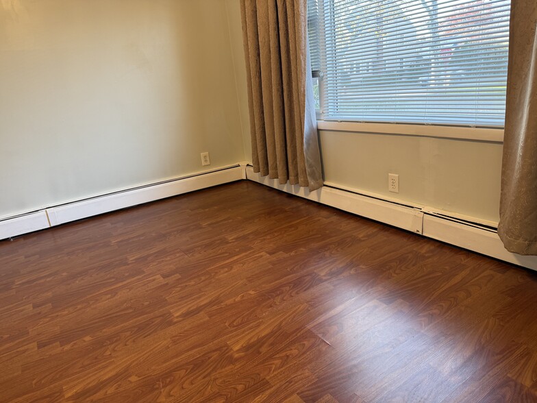 Building Photo - 283 Houston Ave