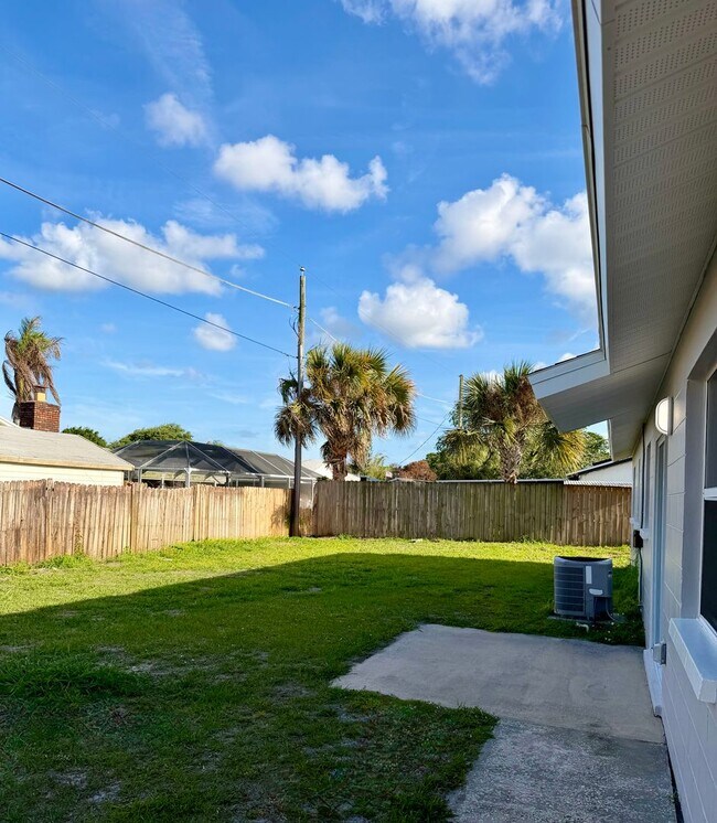 Building Photo - Adorable Makeover Melbourne Florida-Close to Wickham Rd.
