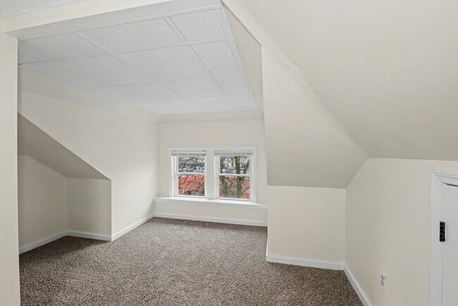 Building Photo - 7 Moraine St