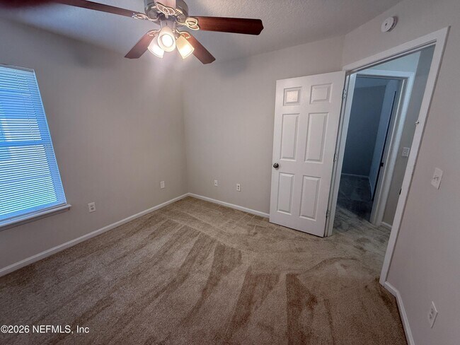 Building Photo - 5550 Oak Crossing Dr