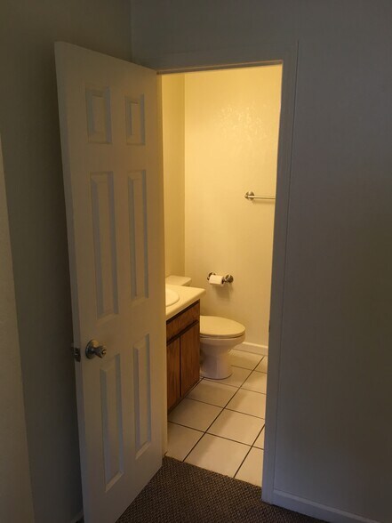 Building Photo - 2704 Wakefield Dr