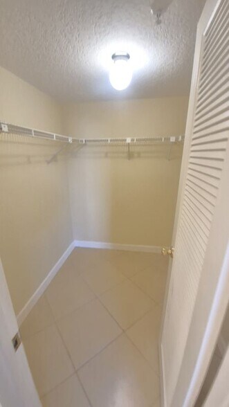 Building Photo - 820 Lavers Cir