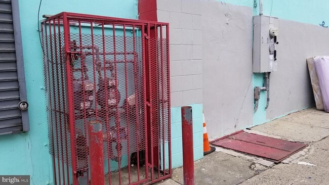 Building Photo - 3401 N Front St