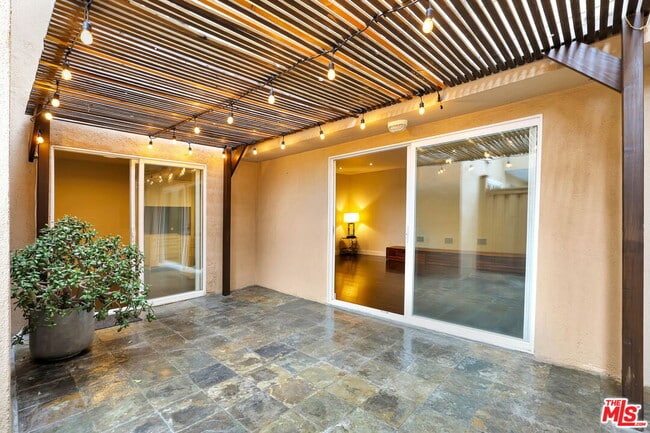 Building Photo - 1010 Palm Ave