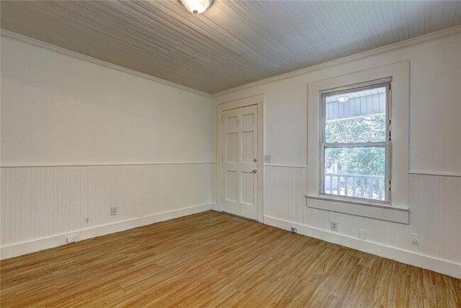 Building Photo - 294 Madison St