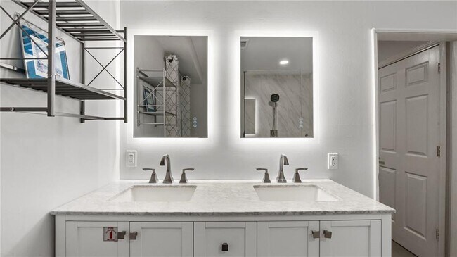 Building Photo - 204 Cold Creek Dr