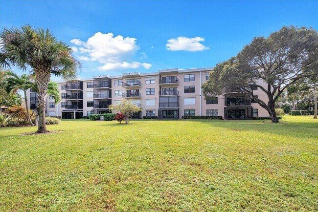 Building Photo - 300 N Hwy A1A