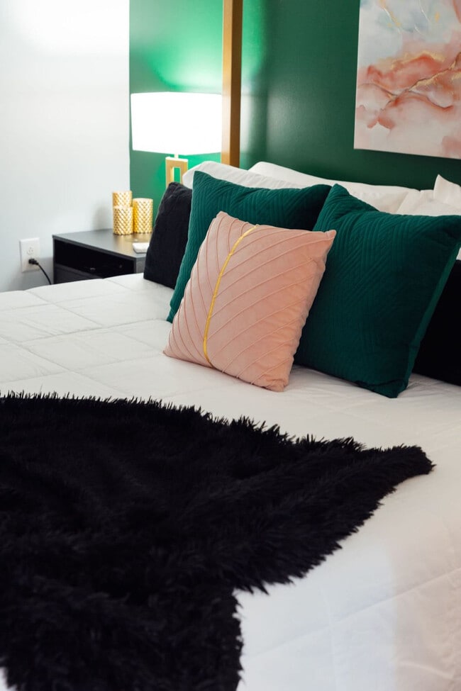 Building Photo - 202 E Main St