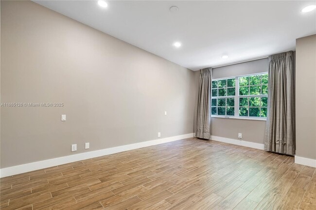 Building Photo - 1707 E Las Olas Blvd
