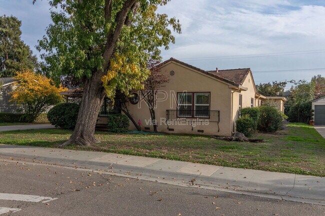 Building Photo - 966 W Mariposa Ave