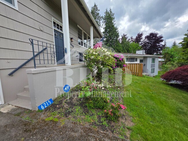 Building Photo - Central Kitsap Home with Large Fenced Yard Close to Shopping, Base, & Kitsap Lake