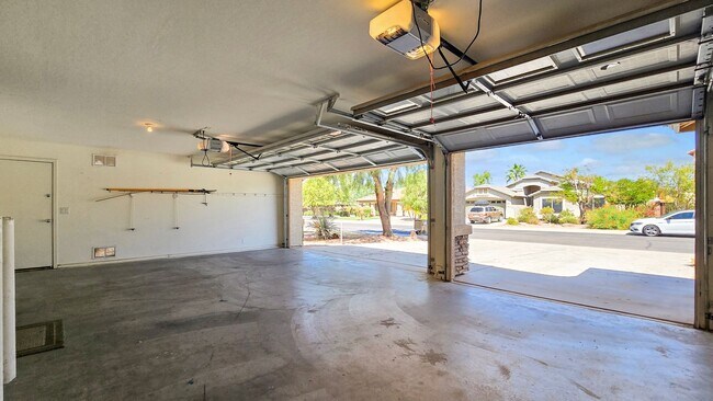 Building Photo - 16141 W Gibson Ln