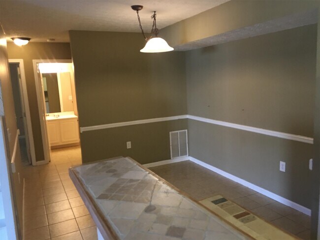 Building Photo - 6258 Braelinn Dr