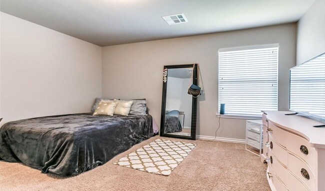 Building Photo - 14833 Gravity Falls Ln
