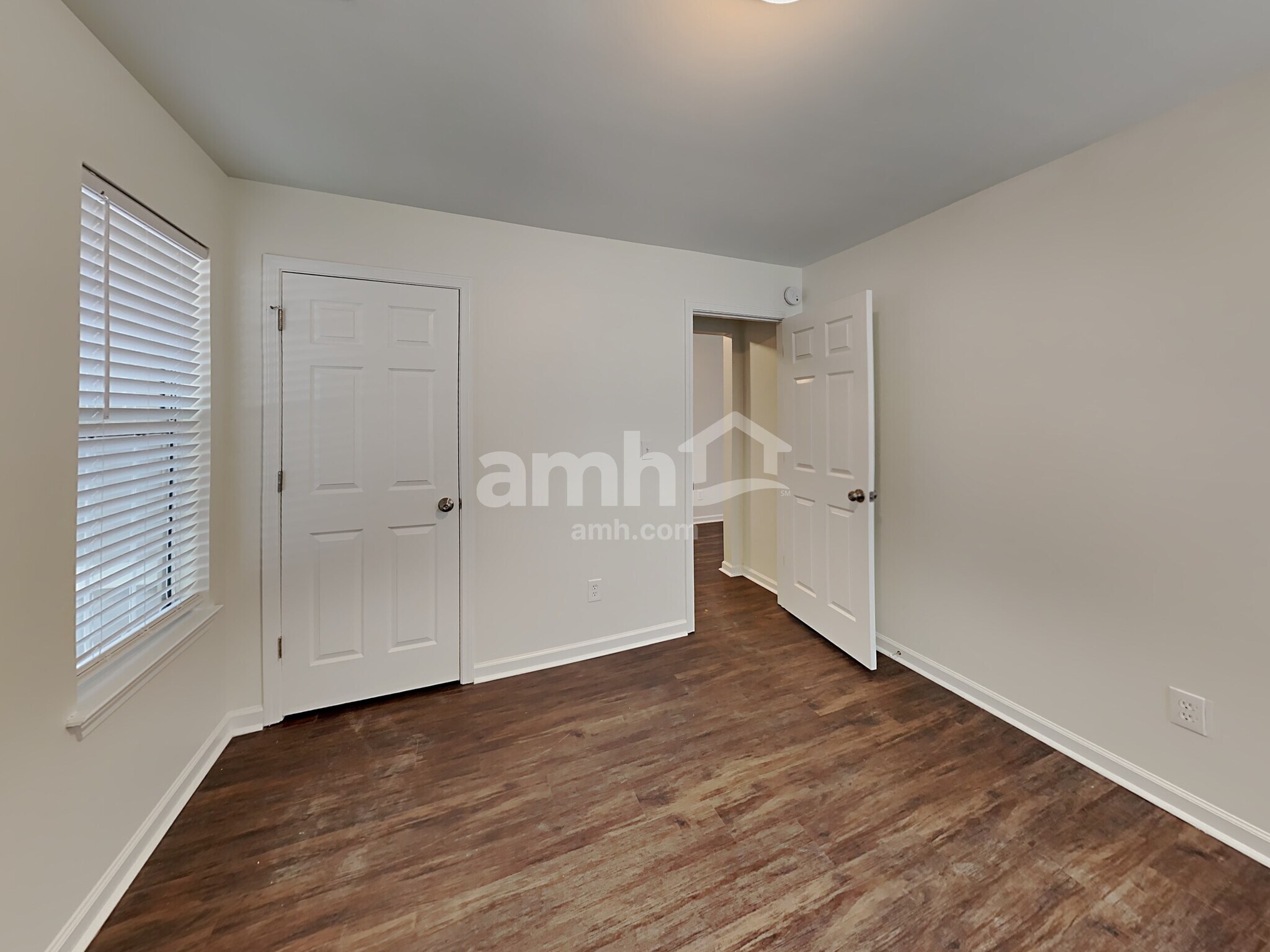 Building Photo - 408 Fairlawn Dr