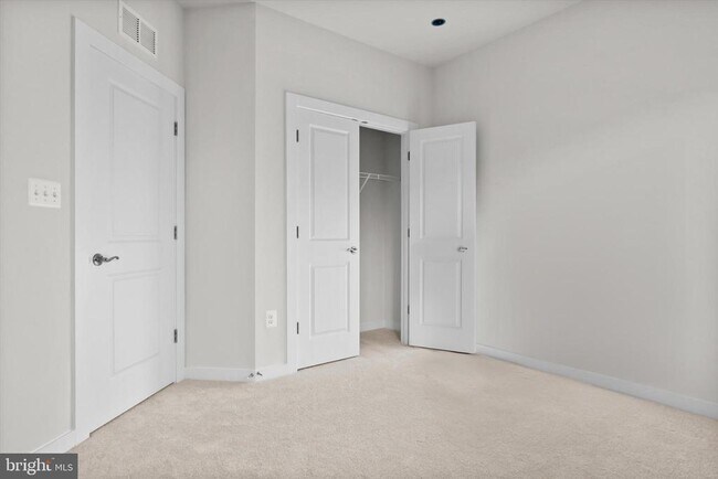 Building Photo - 1043 Venifena Terrace SE