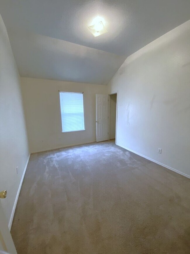 Building Photo - 904 Crymes Ln