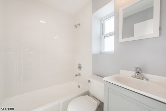 Building Photo - 226 Franklin Ave