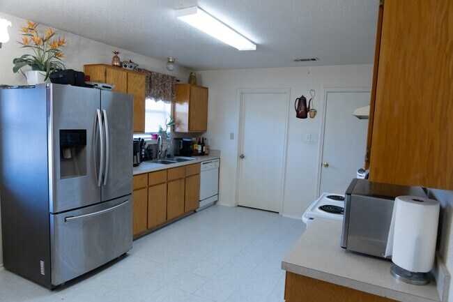 Building Photo - 2601 Mason Dr